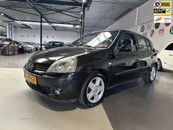Zwart Gebruikt 2004 Renault Clio II Dynamique Hatchback | € 1.199 (Goede deal)