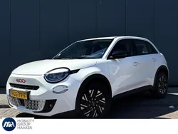 Wit Nieuw 2025 Fiat 600E Red SUV | € 28.700 (Super prijs)