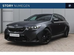 Deep grey Nieuw 2025 BMW M5 Comfort Edition Stationwagen | € 162.950 (Eerlijke prijs)