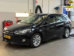 Zwart (metallic) Gebruikt 2012 Ford Focus Titanium Stationwagen | € 6.950 (Iets duurder)