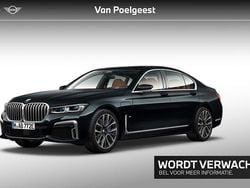 Azuritschwarz ii metallic (zwart metallic) Gebruikt 2020 BMW 745e Executive Sedan | € 52.900 (Eerlijke prijs)