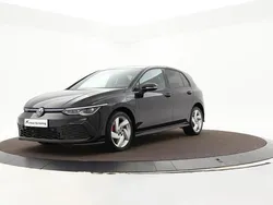 Zwart, metallic lak Gebruikt 2023 VW Golf VIII GTE Hatchback | € 31.740 (Eerlijke prijs)