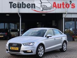 Grijs (metallic) Gebruikt 2014 Audi A3 Ambiente Sedan | € 13.985 (Eerlijke prijs)