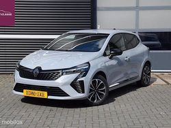Grijs Nieuw 2025 Renault Clio V Techno Hatchback | € 29.690 (Duur)
