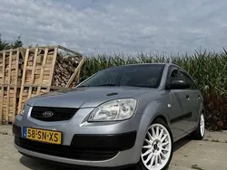 Grijs Gebruikt 2006 Kia Rio MPV | € 2.500 (Iets duurder)