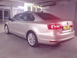 Beige Gebruikt 2013 VW Jetta Highline Sedan | € 8.000 (Eerlijke prijs)