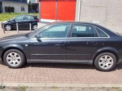 Zwart, metallic lak Gebruikt 2004 Audi A4 Proline Sedan | € 1.750 (Eerlijke prijs)