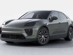 Groen (metallic) Nieuw 2025 Porsche Macan SUV | € 110.556 (Goede deal)