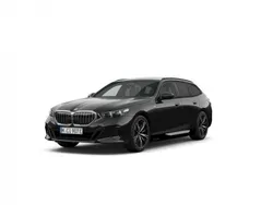 Saphirschwarz metallic (donker zwart metallic) Gebruikt 2025 BMW 530e Comfort Edition Stationwagen | € 81.707