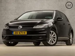 Zwart Gebruikt 2017 VW Golf VII Highline Hatchback | € 18.945 (Eerlijke prijs)
