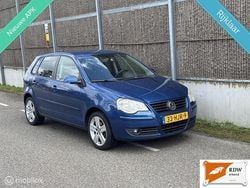 Blauw, metallic lak Gebruikt 2009 VW Polo Sportline Hatchback | € 2.999 (Eerlijke prijs)