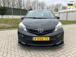 Zwart Gebruikt 2013 Toyota Yaris Hatchback | € 7.999 (Goede deal)