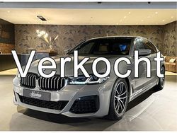 Grijs Gebruikt 2022 BMW 520 M Sport Sedan | € 39.950 (Eerlijke prijs)