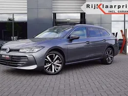 Grijs, metallic lak Gebruikt 2024 VW Passat Business Stationwagen | € 45.750