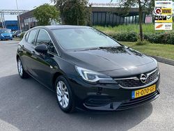 Zwart, metallic lak Gebruikt 2020 Opel Astra Elegance Hatchback | € 13.950 (Eerlijke prijs)
