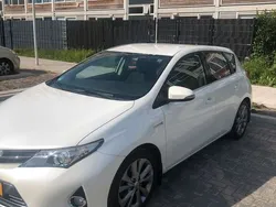 Gebruikt 2013 Toyota Auris Hybrid Life Sedan | € 11.500 (Eerlijke prijs)