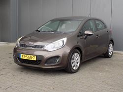 Bruin Gebruikt 2011 Kia Rio Hatchback | € 2.699 (Eerlijke prijs)