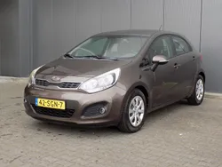 Bruin Gebruikt 2011 Kia Rio Hatchback | € 2.950 (Eerlijke prijs)