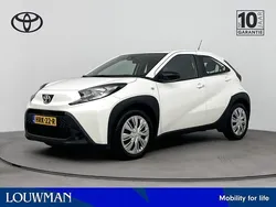 Wit Gebruikt 2023 Toyota Aygo Play Hatchback | € 17.445 (Eerlijke prijs)