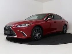 Rood Gebruikt 2025 Lexus ES300H Business Edition Sedan | € 59.950 (Duur)