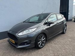 Grijs Gebruikt 2016 Ford Fiesta ST-Line Hatchback | € 9.950 (Iets duurder)