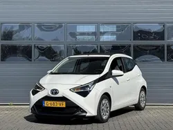 Wit Gebruikt 2020 Toyota Aygo X-play Hatchback | € 10.999 (Eerlijke prijs)