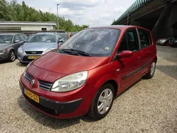 Rood Gebruikt 2005 Renault Scénic II Luxe MPV | € 1.495 (Eerlijke prijs)