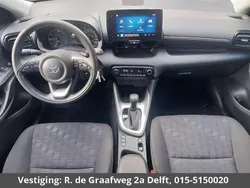 Grijs Gebruikt 2024 Toyota Yaris Hybrid Comfort Hatchback | € 22.700 (Eerlijke prijs)