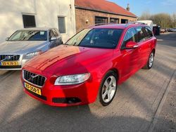 Rood, andere lak Gebruikt 2008 Volvo V70 Summum Stationwagen | € 12.495 (Eerlijke prijs)