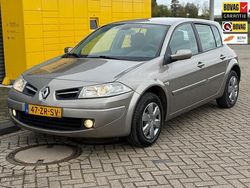 Beige Gebruikt 2008 Renault Mégane III Business Hatchback | € 1.995 (Goede deal)