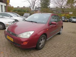 Rood Gebruikt 2003 Ford Focus Trend Hatchback | € 1.950 (Eerlijke prijs)