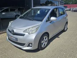 Grijs Gebruikt 2011 Toyota Verso-S MPV | € 9.695 (Goede deal)