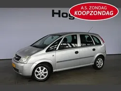 Grijs Gebruikt 2003 Opel Meriva Essentia MPV | € 895 (Eerlijke prijs)