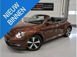 Bruin, metallic lak Gebruikt 2016 VW Beetle Allstar Cabriolet | € 20.950 (Eerlijke prijs)