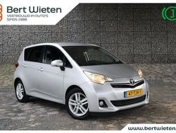Grijs Gebruikt 2012 Toyota Verso-S MPV | € 10.090 (Eerlijke prijs)
