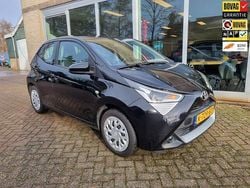 Zwart Gebruikt 2020 Toyota Aygo X-play Hatchback | € 9.950 (Eerlijke prijs)