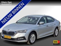 Grijs Gebruikt 2022 Skoda Octavia Business Line Hatchback | € 21.745 (Eerlijke prijs)