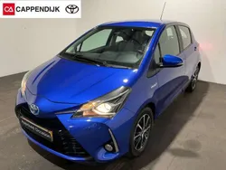 Blauw, metallic lak Gebruikt 2018 Toyota Yaris Hybrid Hatchback | € 14.299 (Iets duurder)