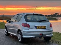 Gebruikt 2003 Peugeot 206 Quiksilver Sedan | € 1.300 (Eerlijke prijs)