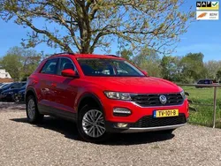 Rood, metallic lak Gebruikt 2018 VW T-Roc Style SUV | € 11.975 (Eerlijke prijs)