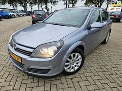 Grijs (metallic) Gebruikt 2004 Opel Astra Enjoy Hatchback | € 1.850 (Iets duurder)