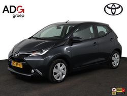 Grijs Gebruikt 2015 Toyota Aygo X-play Hatchback | € 8.750 (Iets duurder)
