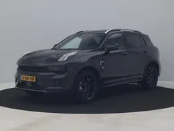 Zwart, metallic lak Gebruikt 2023 Lynk & Co 01 SUV | € 25.900 (Eerlijke prijs)