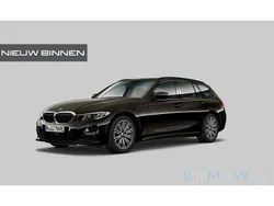 Zwart Gebruikt 2021 BMW 330e Executive Stationwagen | € 33.840 (Eerlijke prijs)