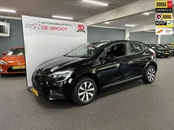 Zwart Gebruikt 2022 Renault Clio V Equilibre Hatchback | € 14.750 (Eerlijke prijs)
