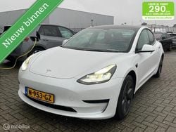 Wit (metallic) Gebruikt 2021 Tesla Model 3 Standard Range Sedan | € 21.695 (Eerlijke prijs)