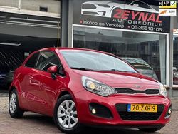 Rood Gebruikt 2013 Kia Rio Hatchback | € 4.199 (Eerlijke prijs)
