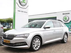 Grijs Gebruikt 2023 Skoda Superb Business Line Stationwagen | € 32.695 (Eerlijke prijs)