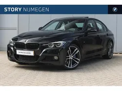 Zwart Gebruikt 2019 BMW 320 Executive Sedan | € 27.950 (Eerlijke prijs)