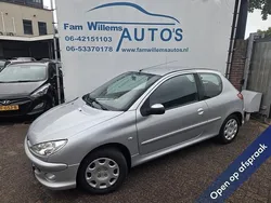 Grijs Gebruikt 2007 Peugeot 206 Forever Hatchback | € 2.244 (Eerlijke prijs)